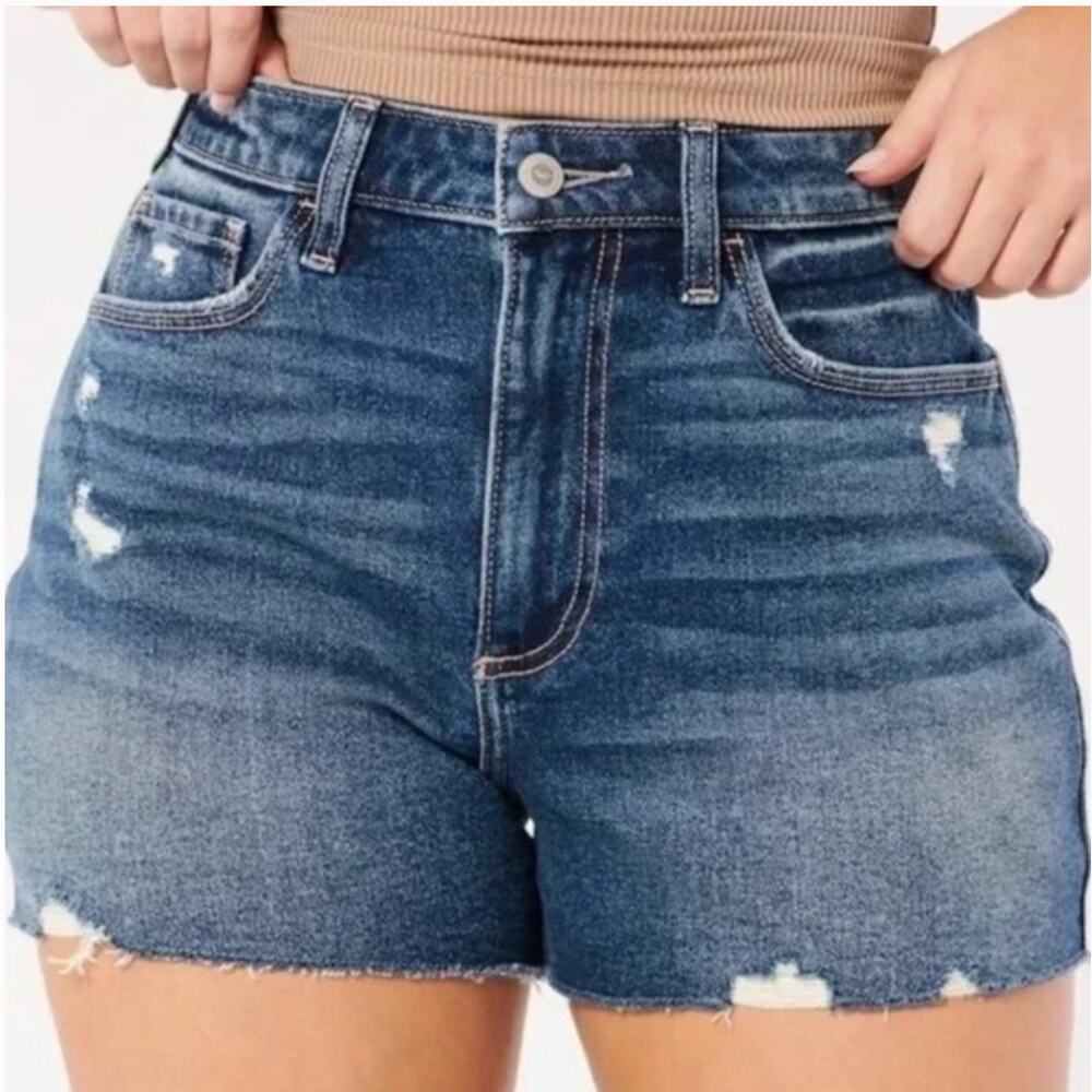 Hollister Curvy Ultra High Rise Mom Short 3" Women's 31